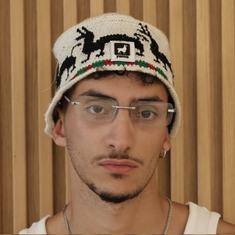 Bonnet LLAMA porté